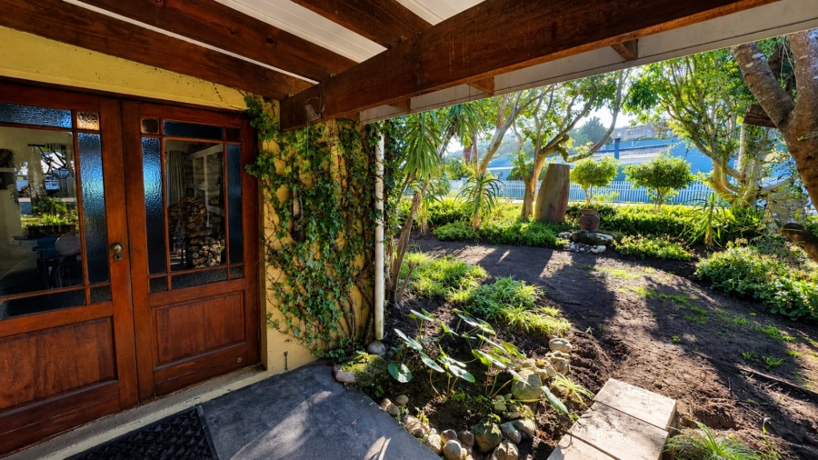 5 Bedroom Property for Sale in Stilbaai Wes Western Cape